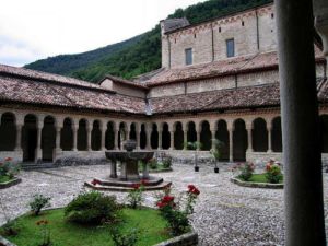 Chiostro dell'Abbazia Circense.jpg.2017-08-09-10-04-11